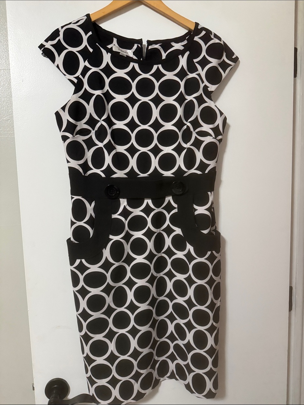 dressbarn Black and White Circle-Print Cap Sleeve Dress